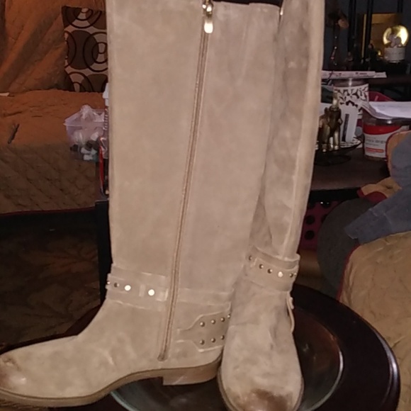 Boot - Picture 4 of 8